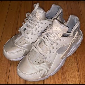 Nike Air Huaraches Cream